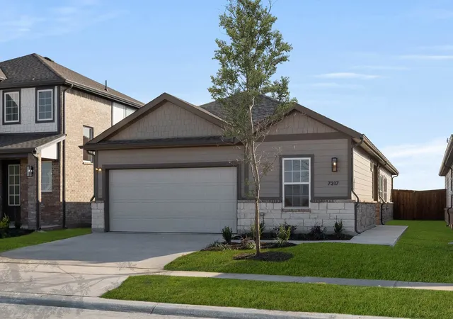 Photo 2 of Sale Pending at 7317 Autumn Hill Dr, Krum, TX 76249 | MLS# 20968363 | Listing updated on 2026-09-14