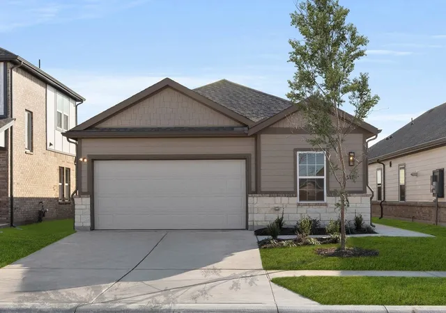 Photo 3 of Sale Pending at 7317 Autumn Hill Dr, Krum, TX 76249 | MLS# 20968363 | Listing updated on 2026-09-14