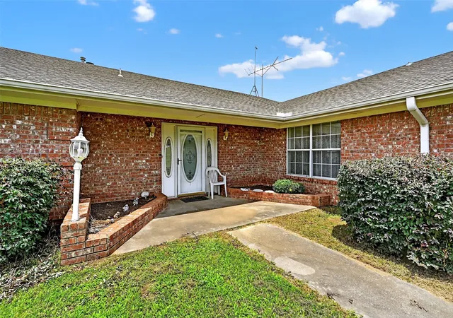 Photo 3 of Sale Pending at 929 County Line Church Rd, Whitesboro, TX 76273 | MLS# 20967541 | Listing updated on 2026-09-30