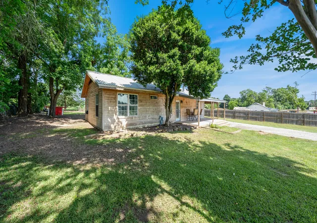 Photo 2 of Single family home for sale at 29080 State Hwy 19 N, Athens, TX 75752 | MLS# 20973718 | Listing updated on 2026-08-01