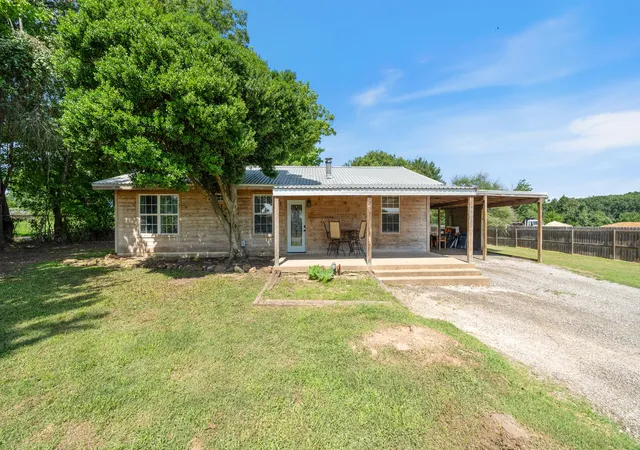 Photo 3 of Single family home for sale at 29080 State Hwy 19 N, Athens, TX 75752 | MLS# 20973718 | Listing updated on 2026-08-01