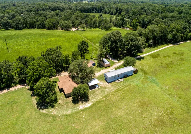 Photo 3 of Sale Pending at 250 Vz County Road 2922, Athens, TX 75752 | MLS# 20982297 | Listing updated on 2026-07-29