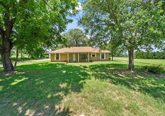 Photo 3 of Sale Pending at 250 Vz County Road 2922, Athens, TX 75752 | MLS# 20982297 | Listing updated on 2026-07-29