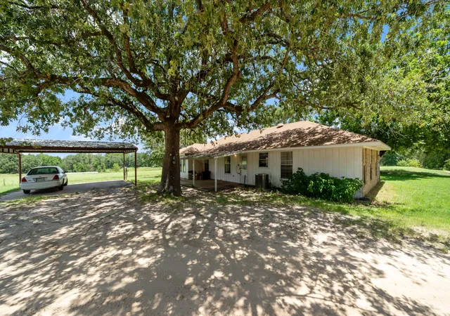 Photo 4 of Sale Pending at 250 Vz County Road 2922, Athens, TX 75752 | MLS# 20982297 | Listing updated on 2026-07-29
