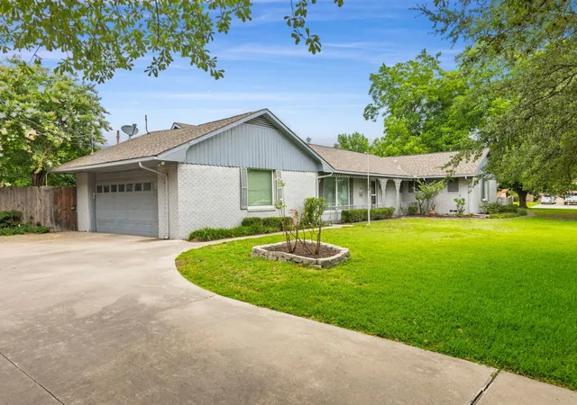 Photo 2 of Single family home for sale at 1302 Culver St, Commerce, TX 75428 | MLS# 20984899 | Listing updated on 2026-09-14