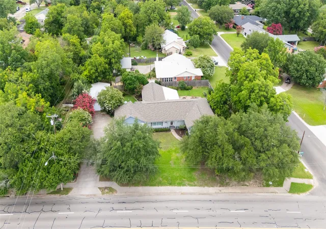 Photo 3 of Single family home for sale at 1302 Culver St, Commerce, TX 75428 | MLS# 20984899 | Listing updated on 2026-09-14