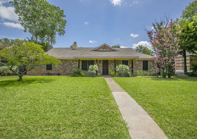 Photo 1 of Sale Pending at 14007 Harbor Dr, Woodway, TX 76712 | MLS# 20906458 | Listing updated on 2026-09-09