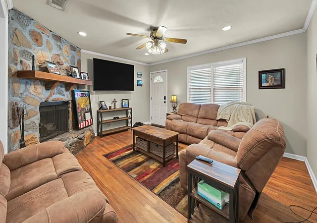 Photo 3 of Single family home for sale at 145 Darden Dr, Robinson, TX 76706 | MLS# 20993839 | Listing updated on 2026-09-06