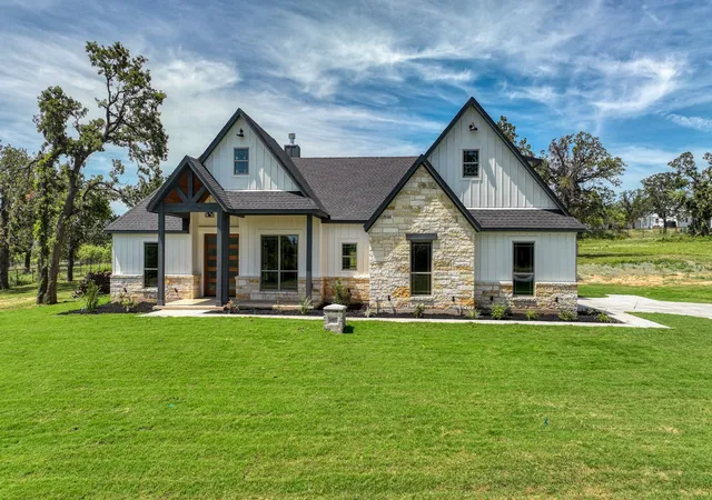 Photo 1 of Sale Pending at 6915 Fm 1885, Weatherford, TX 76088 | MLS# 20984569 | Listing updated on 2026-09-10