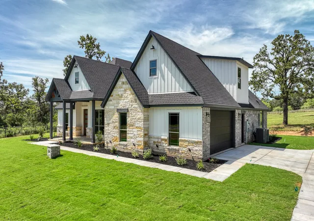 Photo 2 of Sale Pending at 6915 Fm 1885, Weatherford, TX 76088 | MLS# 20984569 | Listing updated on 2026-09-10