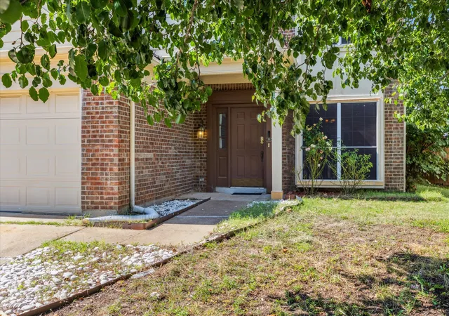 Photo 2 of Single family home for sale at 2528 Creekwood Ln, Fort Worth, TX 76123 | MLS# 20995962 | Listing updated on 2026-07-30