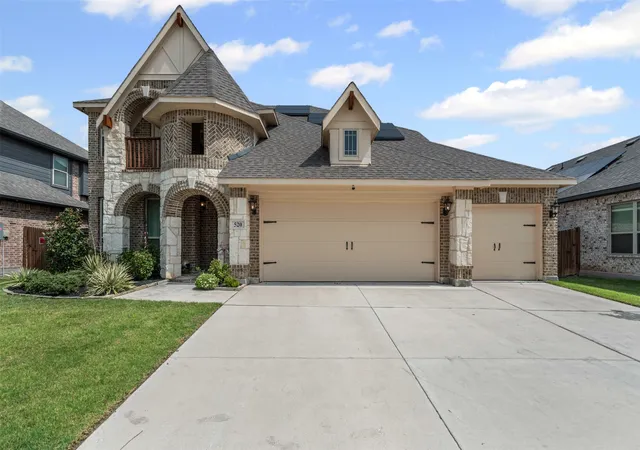 Photo 2 of Single family home for sale at 520 Ridgewater Trl, Fort Worth, TX 76131 | MLS# 21004545 | Listing updated on 2026-09-14