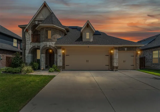 Photo 3 of Single family home for sale at 520 Ridgewater Trl, Fort Worth, TX 76131 | MLS# 21004545 | Listing updated on 2026-09-14