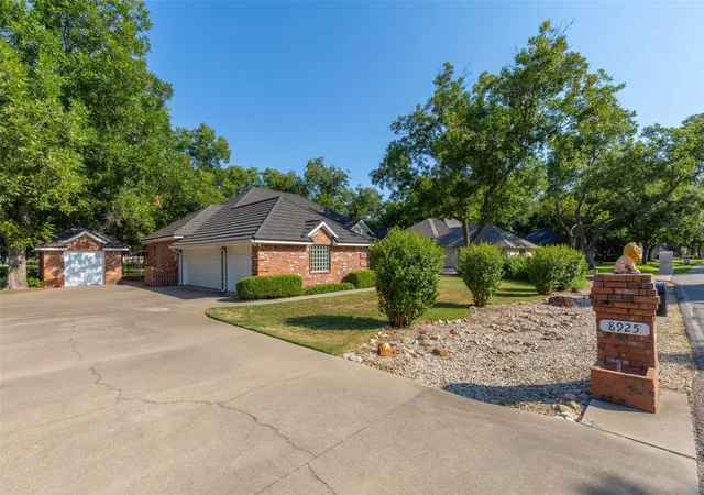 Photo 1 of Sale Pending at 8925 Green Leaves Dr, Granbury, TX 76049 | MLS# 21006655 | Listing updated on 2026-09-12