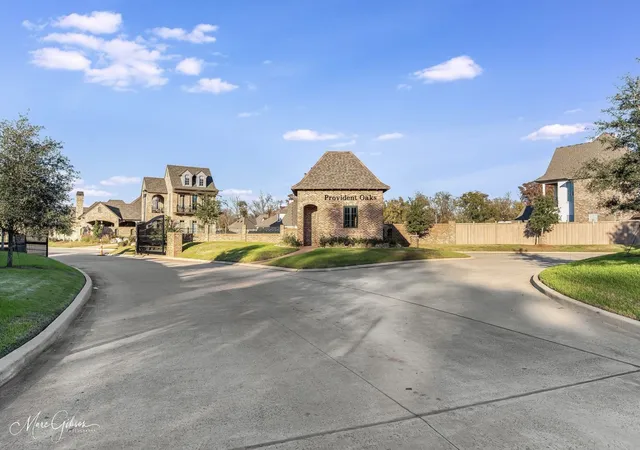 Photo 2 of Single family home for sale at 305 Nightfall Ct, Bossier City, LA 71111 | MLS# 21008314 | Listing updated on 2026-09-10