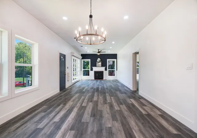 Photo 3 of Single family home for sale at 1100 Pine Bluff, Paris, TX 75460 | MLS# 21007926 | Listing updated on 2026-07-30