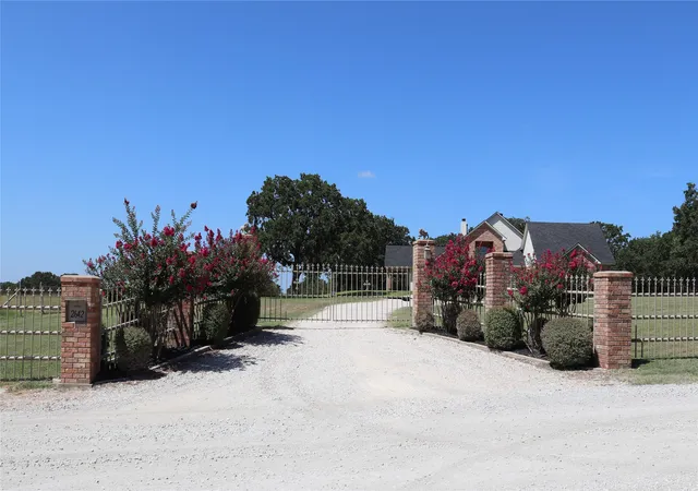 Photo 3 of House for sale at 2642 Huddleston, Sunset, TX 76270 | MLS# 21017753 | Listing updated on 2026-07-29