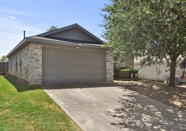 Photo 3 of Single family home for sale at 2529 Nogales Dr, Fort Worth, TX 76108 | MLS# 21018942 | Listing updated on 2026-09-12