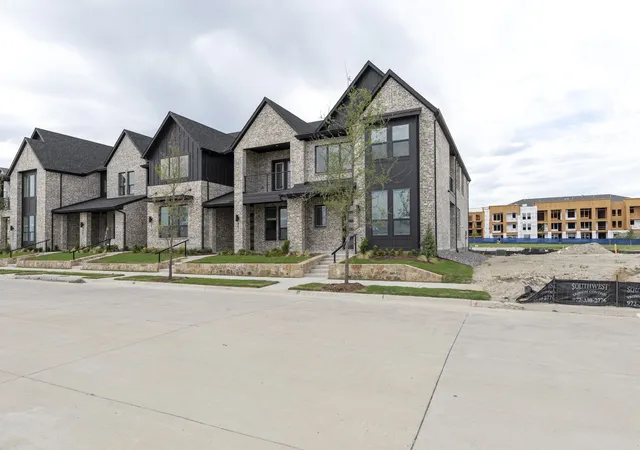 Photo 3 of Townhouse for sale at 2828 Yampa Dr, Mc Kinney, TX 75071 | MLS# 21020334 | Listing updated on 2026-07-29