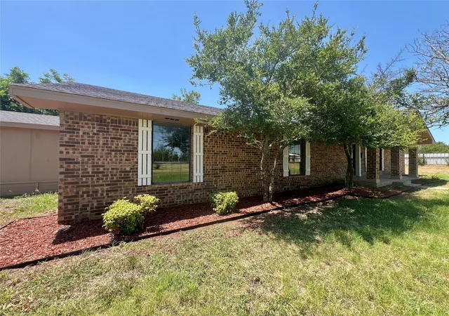 Photo 3 of Single family home for sale at 150 Sandlin Ct, Springtown, TX 76082 | MLS# 21020807 | Listing updated on 2026-10-06