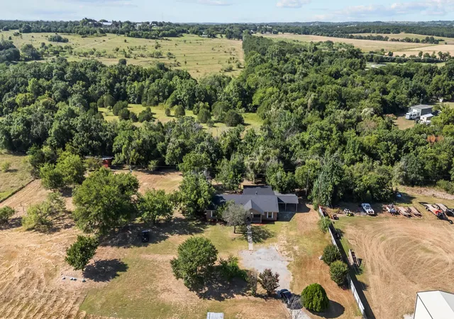 Photo 4 of Single family home for sale at 150 Sandlin Ct, Springtown, TX 76082 | MLS# 21020807 | Listing updated on 2026-10-06