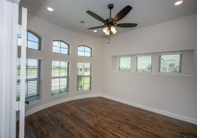 Photo 4 of Single family home for sale at 1112 Archives Ave, Nevada, TX 75173 | MLS# 21027470 | Listing updated on 2026-09-27