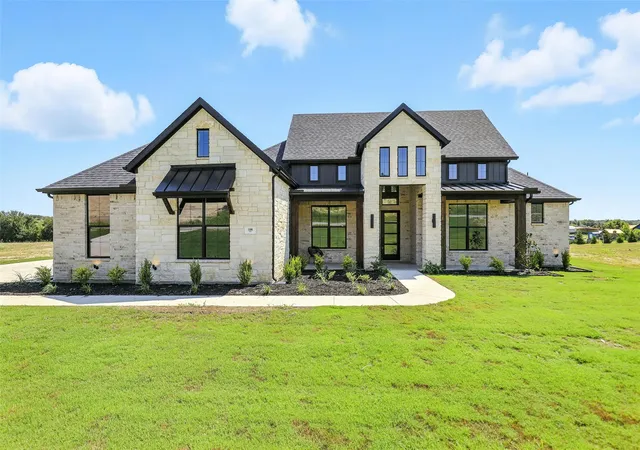 Photo 1 of Sale Pending at 108 Gibson Ln, Weatherford, TX 76087 | MLS# 21027458 | Listing updated on 2026-08-02