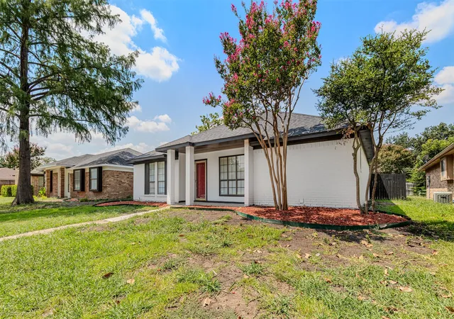 Photo 2 of Sale Pending at 202 E Schreiber St, Garland, TX 75040 | MLS# 21028518 | Listing updated on 2026-09-09