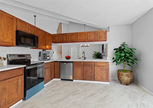 Photo 4 of Sale Pending at 202 E Schreiber St, Garland, TX 75040 | MLS# 21028518 | Listing updated on 2026-09-09