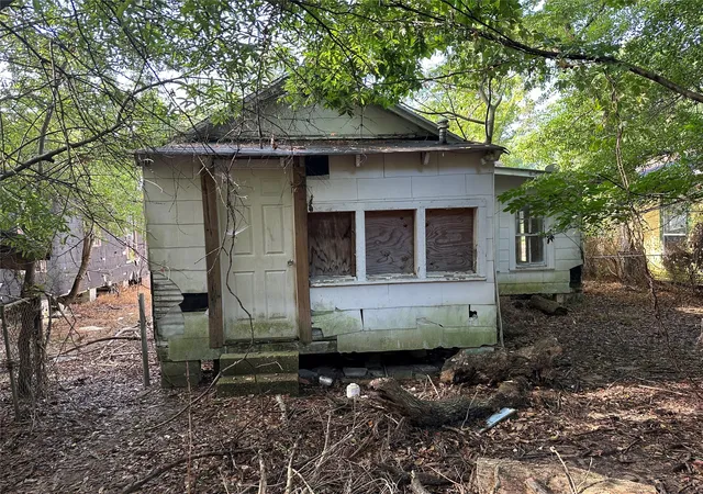 Photo 2 of Sale Pending at 2948 Desoto St, Shreveport, LA 71109 | MLS# 21025745 | Listing updated on 2026-08-02