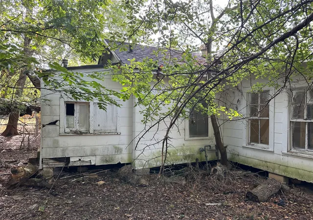 Photo 4 of Sale Pending at 2948 Desoto St, Shreveport, LA 71109 | MLS# 21025745 | Listing updated on 2026-08-02