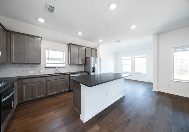 Photo 3 of Sale Pending at 1907 Blackbird Ln, Princeton, TX 75407 | MLS# 21033106 | Listing updated on 2026-09-25