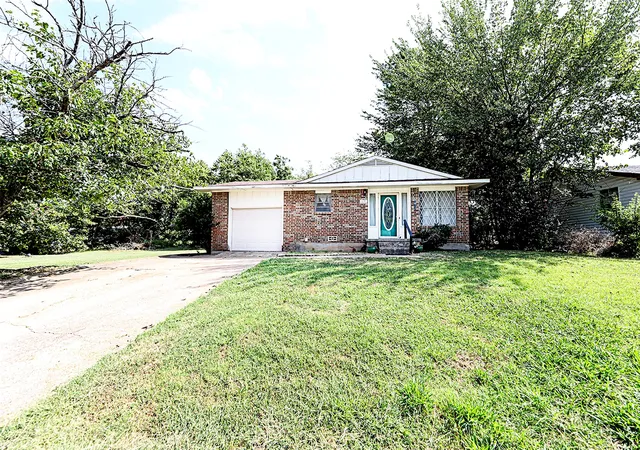 Photo 1 of Single family home for sale at 421 E Wilbarger St, Bowie, TX 76230 | MLS# 21031187 | Listing updated on 2026-07-31