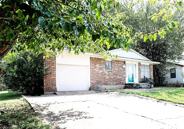 Photo 2 of Single family home for sale at 421 E Wilbarger St, Bowie, TX 76230 | MLS# 21031187 | Listing updated on 2026-07-31
