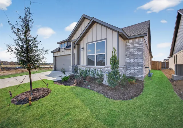 Photo 2 of Single family home for sale at 2220 Trailside Dr, Sherman, TX 75092 | MLS# 21037251 | Listing updated on 2026-10-04