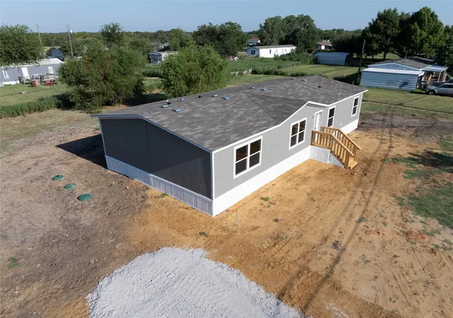 Photo 4 of Manufactured home for sale at 7005 Walden Dr, Joshua, TX 76058 | MLS# 21042130 | Listing updated on 2026-10-07