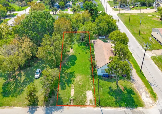 Photo 1 of Land for sale at 707 E 3rd Ave, Corsicana, TX 75110 | MLS# 21041518 | Listing updated on 2026-07-29