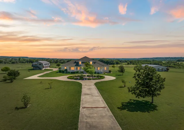 Photo 2 of Single family home for sale at 664 Fm 182, Clifton, TX 76634 | MLS# 21043240 | Listing updated on 2026-09-28