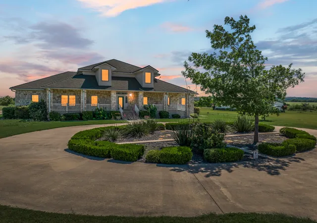 Photo 3 of Single family home for sale at 664 Fm 182, Clifton, TX 76634 | MLS# 21043240 | Listing updated on 2026-09-28