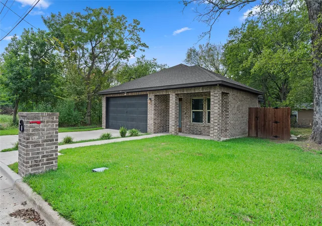 Photo 2 of Single family home for sale at 505 Sheffield St, Sulphur Springs, TX 75482 | MLS# 21043344 | Listing updated on 2026-09-14