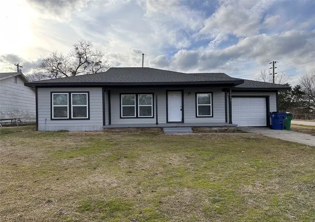 Photo 2 of Multi family home for sale at 2813 Sayle St, Greenville, TX 75401 | MLS# 21042853 | Listing updated on 2026-09-09