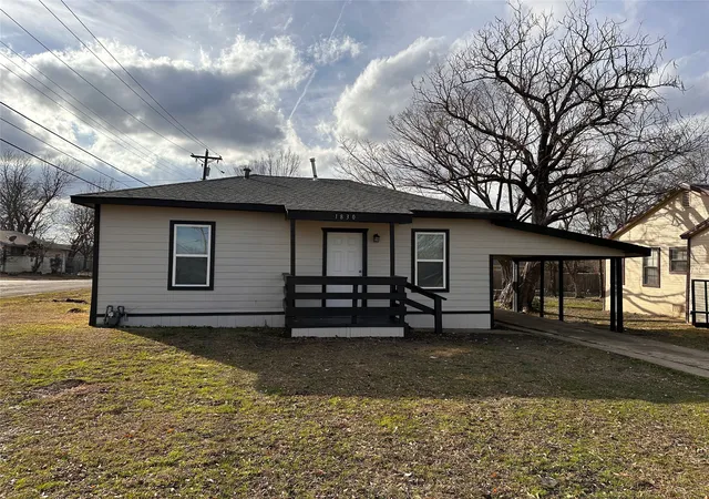 Photo 3 of Multi family home for sale at 2813 Sayle St, Greenville, TX 75401 | MLS# 21042853 | Listing updated on 2026-09-09
