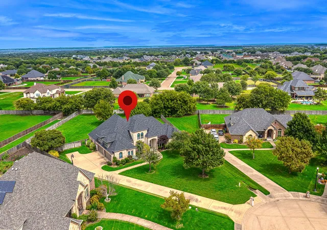 Photo 4 of Sale Pending at 8271 Glenwick Dr, Waxahachie, TX 75167 | MLS# 21040496 | Listing updated on 2026-09-25