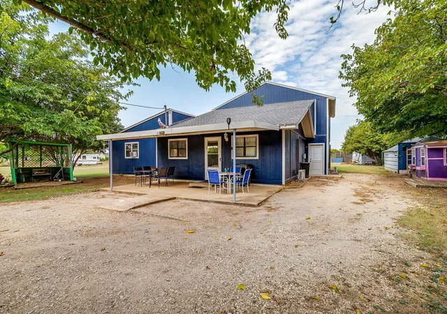 Photo 3 of Single family home for sale at 1950 Kiowa Lance, Crowley, TX 76036 | MLS# 21048285 | Listing updated on 2026-10-07