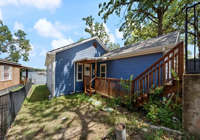 Photo 3 of Single family home for sale at 151 Sun Down Trl, Mabank, TX 75156 | MLS# 21051980 | Listing updated on 2026-09-09