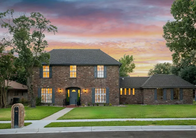 Photo 1 of Single family home for sale at 2901 Warren Cir, Irving, TX 75062 | MLS# 21052434 | Listing updated on 2026-09-13