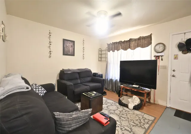 Photo 3 of Sale Pending at 14186 Austin St, Malakoff, TX 75148 | MLS# 21063993 | Listing updated on 2026-09-05