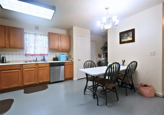 Photo 4 of Sale Pending at 14186 Austin St, Malakoff, TX 75148 | MLS# 21063993 | Listing updated on 2026-09-05