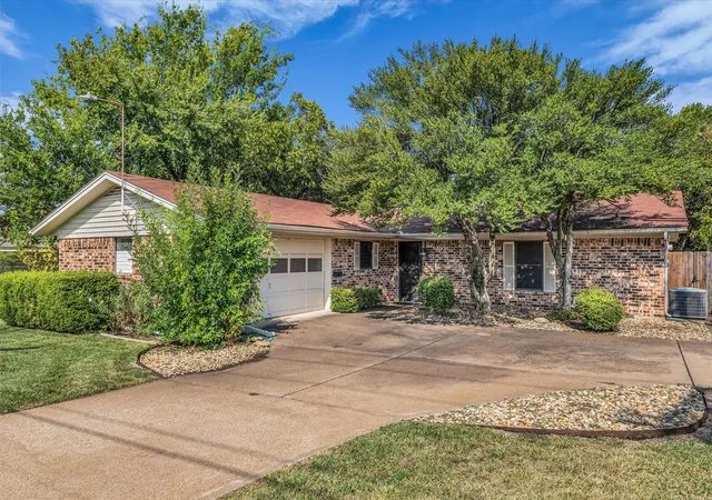 Photo 1 of Sale Pending at 3405 Edna Ave, Waco, TX 76708 | MLS# 21064136 | Listing updated on 2026-09-10