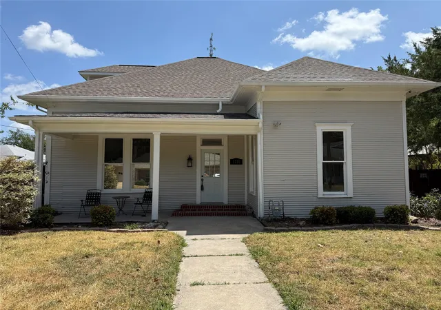 Photo 1 of Single family home for sale at 1210 Monroe St, Commerce, TX 75428 | MLS# 21063259 | Listing updated on 2026-09-13